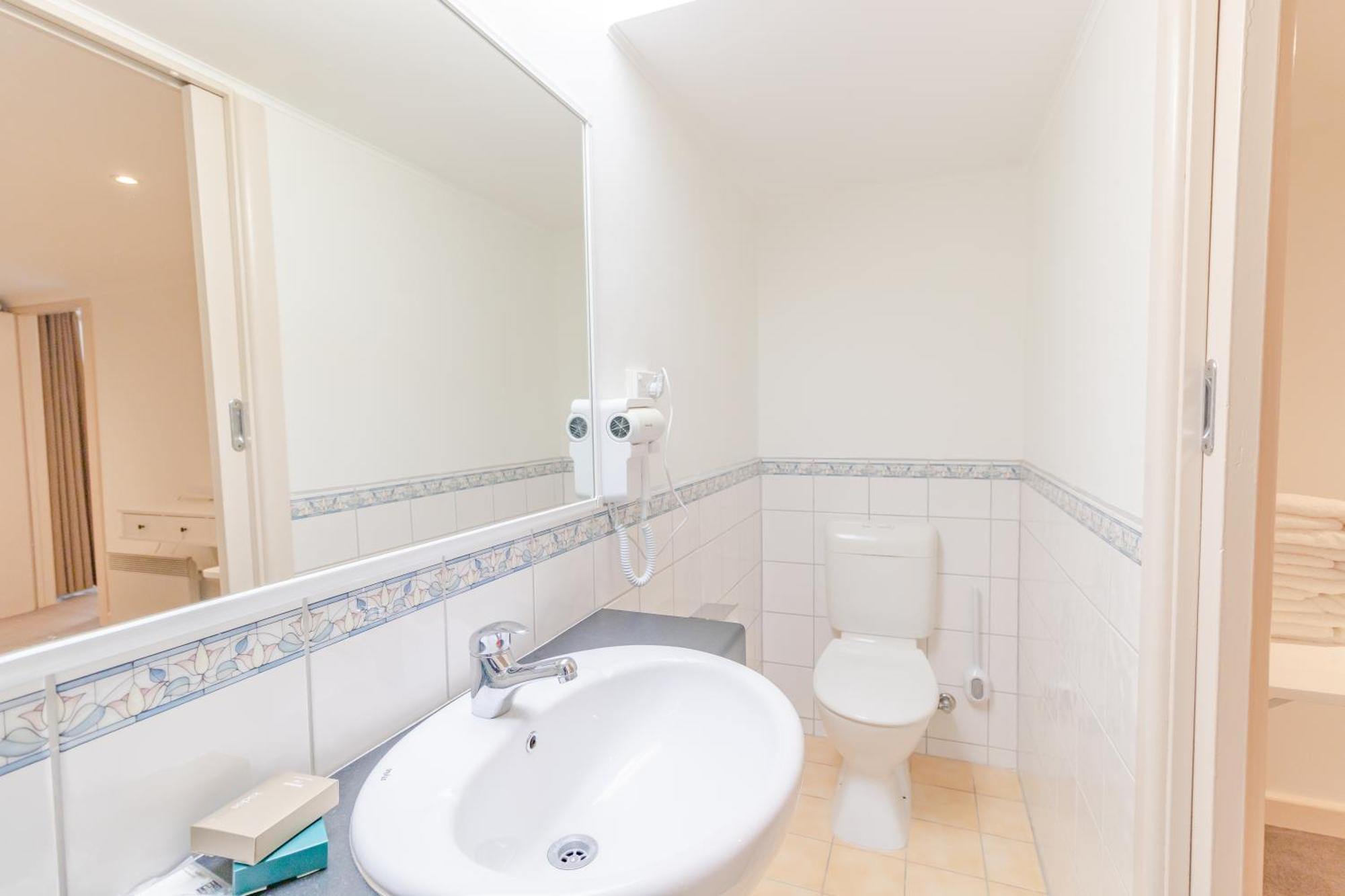 Warburton Lodge Екстер'єр фото